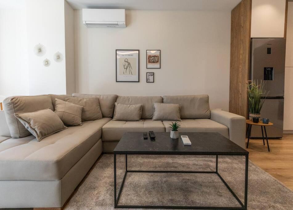 Green Leaf Apartment Тирана Экстерьер фото